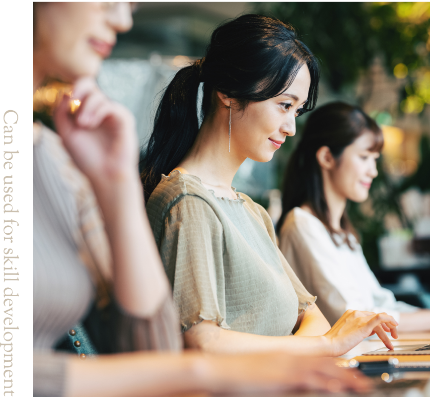 約105のライターから最適な人材を選定 